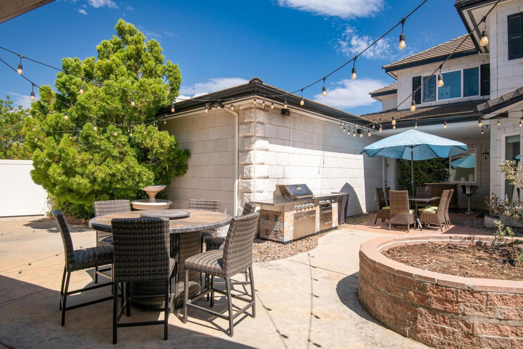 Grand Contento By Avantstay Extraordinary Estate W Pool Hot Tub Movie Room Τεμέκουλα
 Εξωτερικό φωτογραφία