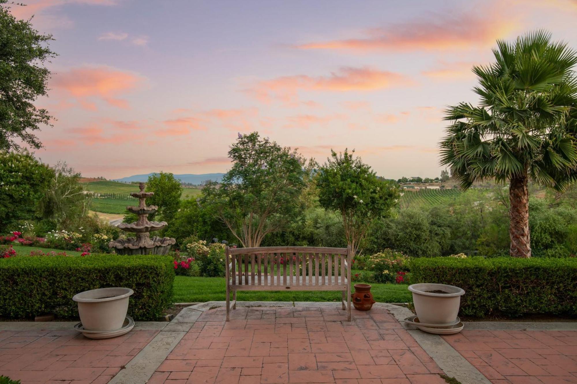 Grand Contento By Avantstay Extraordinary Estate W Pool Hot Tub Movie Room Τεμέκουλα
 Εξωτερικό φωτογραφία