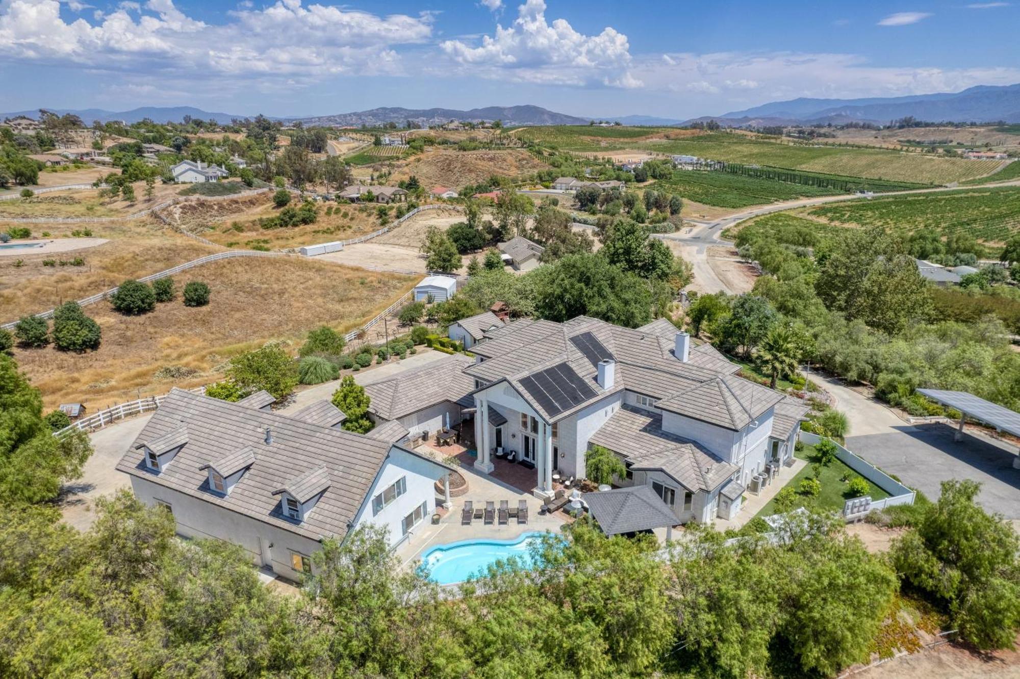 Grand Contento By Avantstay Extraordinary Estate W Pool Hot Tub Movie Room Τεμέκουλα
 Εξωτερικό φωτογραφία